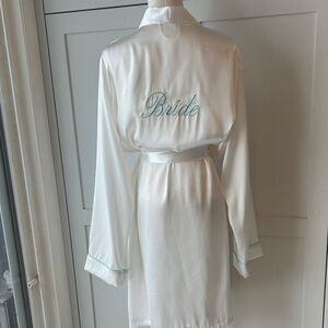 Apt. 9 White Bridal Robe with Blue Embroidery Size 2X Preowned